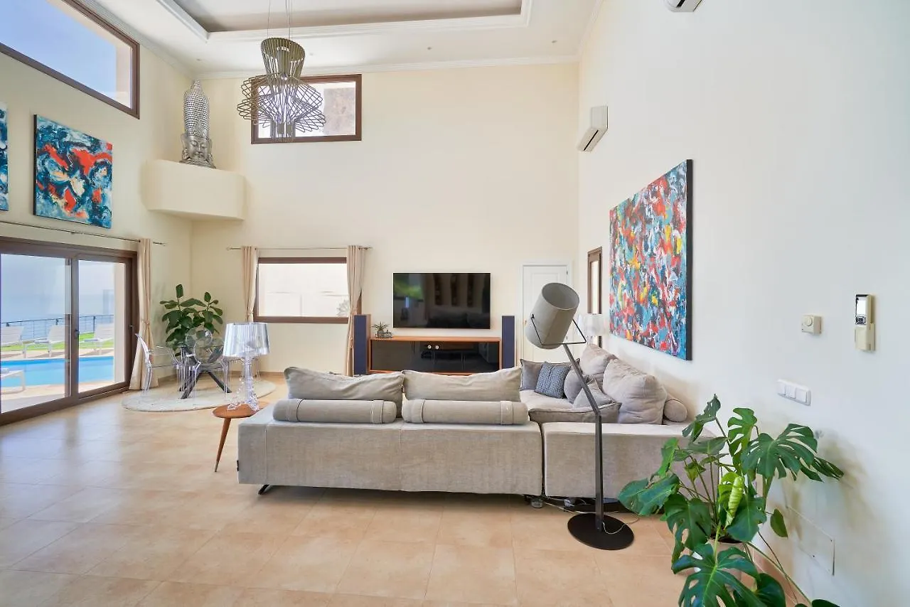 Villa Uniq בנאלמדנה 0*,